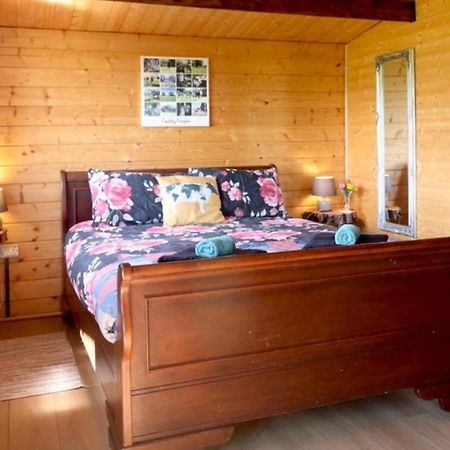 Country Bumpkin - Romantic Couples Stay In Oakhill Cabin מראה חיצוני תמונה