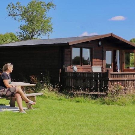 Country Bumpkin - Romantic Couples Stay In Oakhill Cabin מראה חיצוני תמונה
