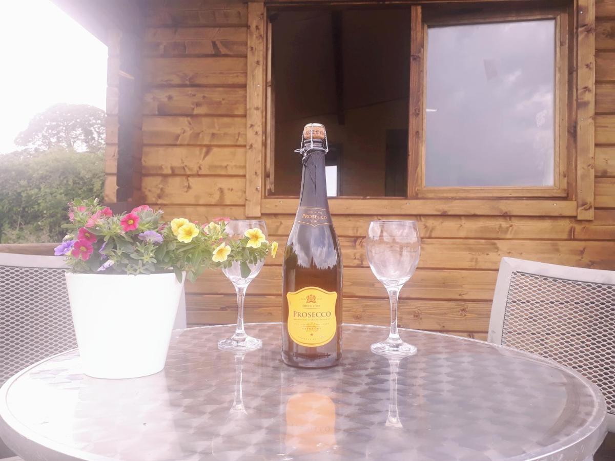Country Bumpkin - Romantic Couples Stay In Oakhill Cabin מראה חיצוני תמונה