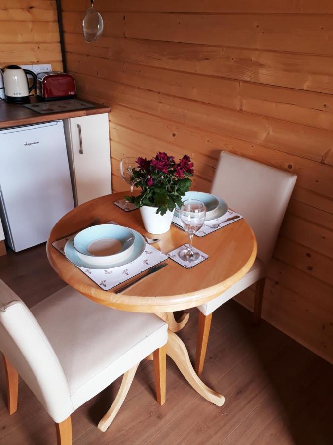 Country Bumpkin - Romantic Couples Stay In Oakhill Cabin מראה חיצוני תמונה