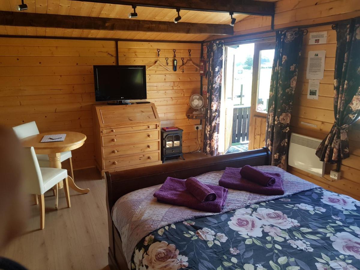Country Bumpkin - Romantic Couples Stay In Oakhill Cabin מראה חיצוני תמונה
