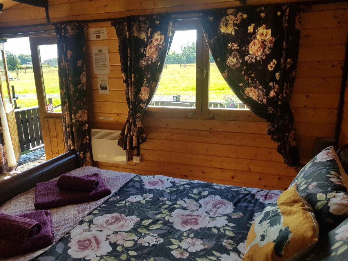 Country Bumpkin - Romantic Couples Stay In Oakhill Cabin מראה חיצוני תמונה