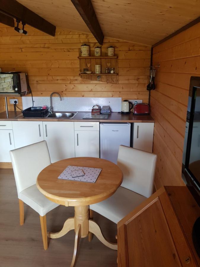 Country Bumpkin - Romantic Couples Stay In Oakhill Cabin מראה חיצוני תמונה