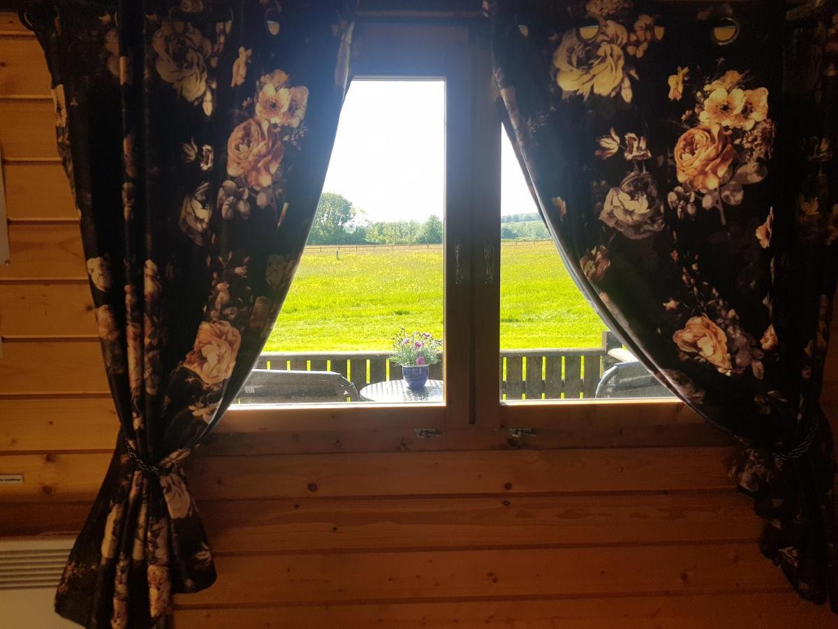 Country Bumpkin - Romantic Couples Stay In Oakhill Cabin מראה חיצוני תמונה