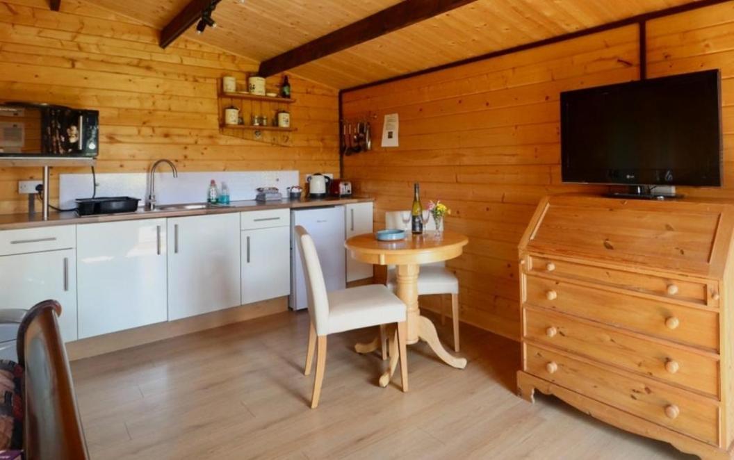 Country Bumpkin - Romantic Couples Stay In Oakhill Cabin מראה חיצוני תמונה