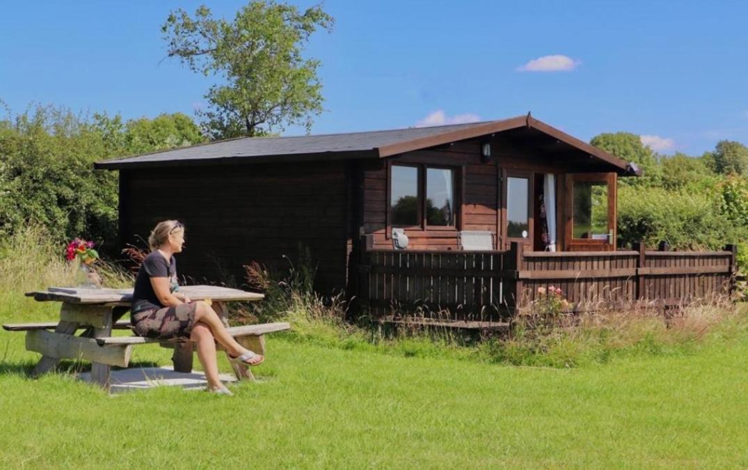 Country Bumpkin - Romantic Couples Stay In Oakhill Cabin מראה חיצוני תמונה